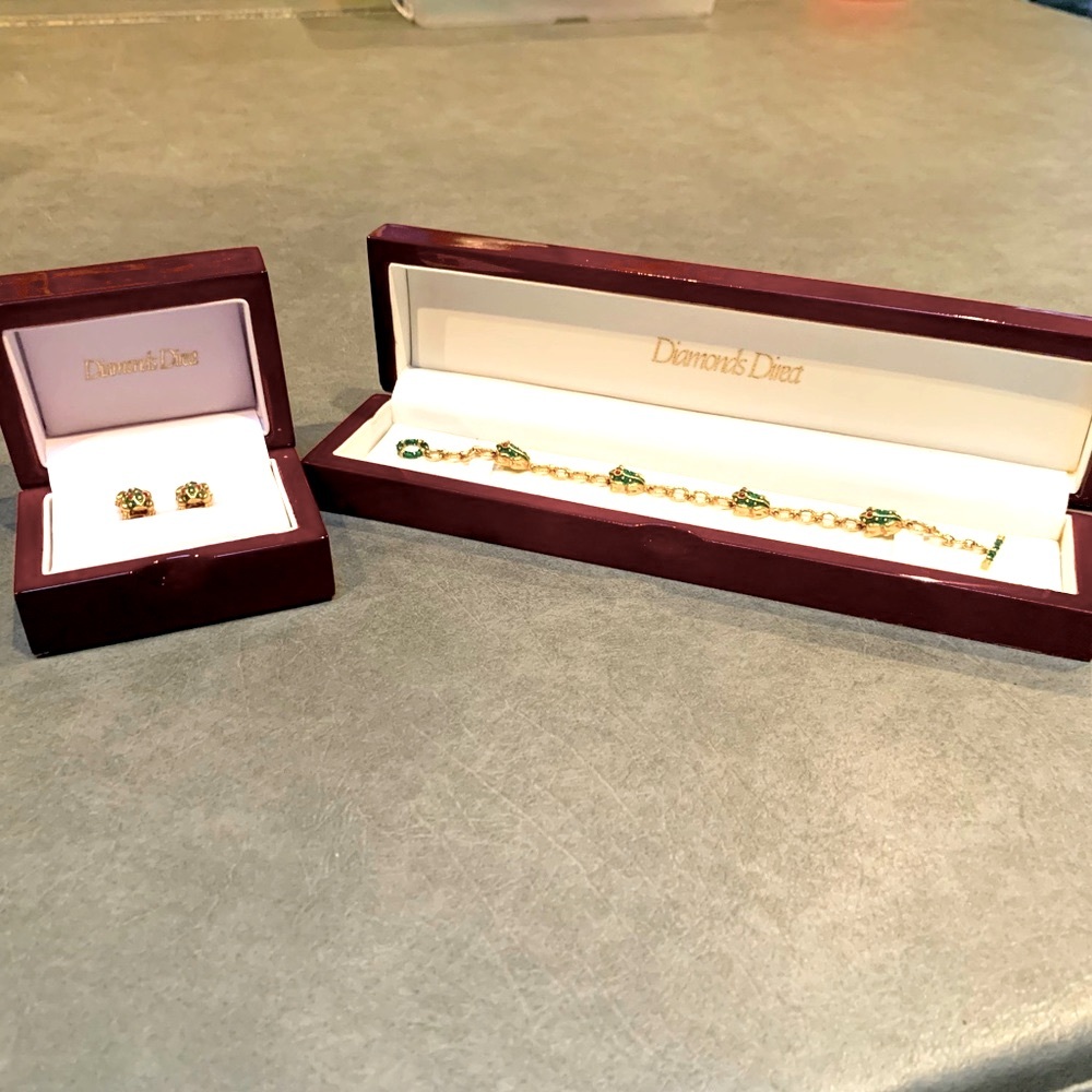 Hidalgo 18KT Gold Frog Bracelet & Earrings 29.26gr